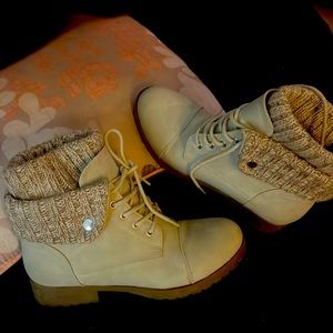 Super cute comfy boots!